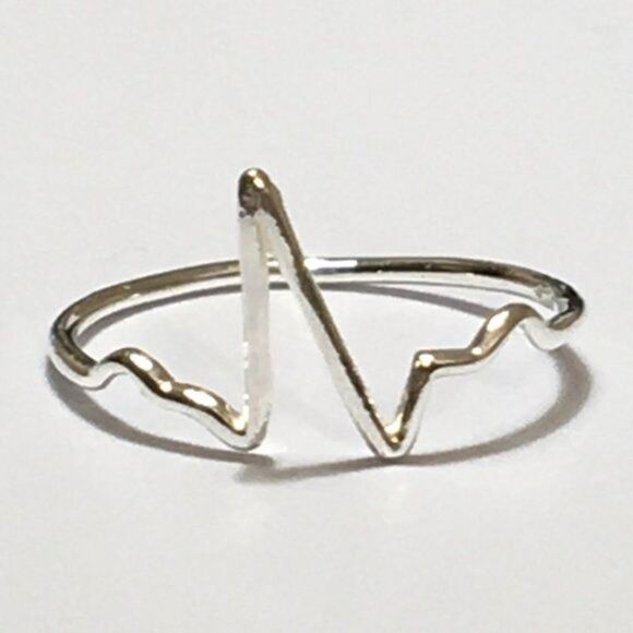 Sterling Silver Heartbeat Ring Size 7.25 Thin Band 925 - Picture 1 of 10